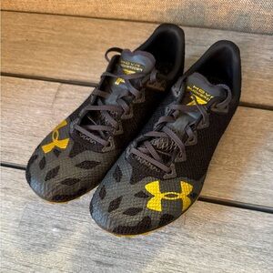 Unisex Under Armour HOVR™ Smokerider Track Spikes M6/W7.5 Gold and Black